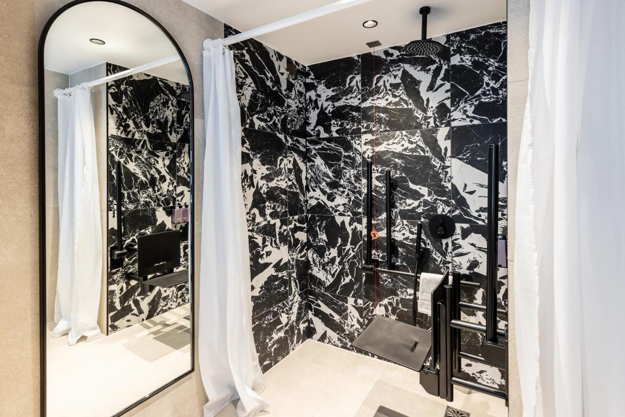 Отель Tribe Manchester Airport By Accor