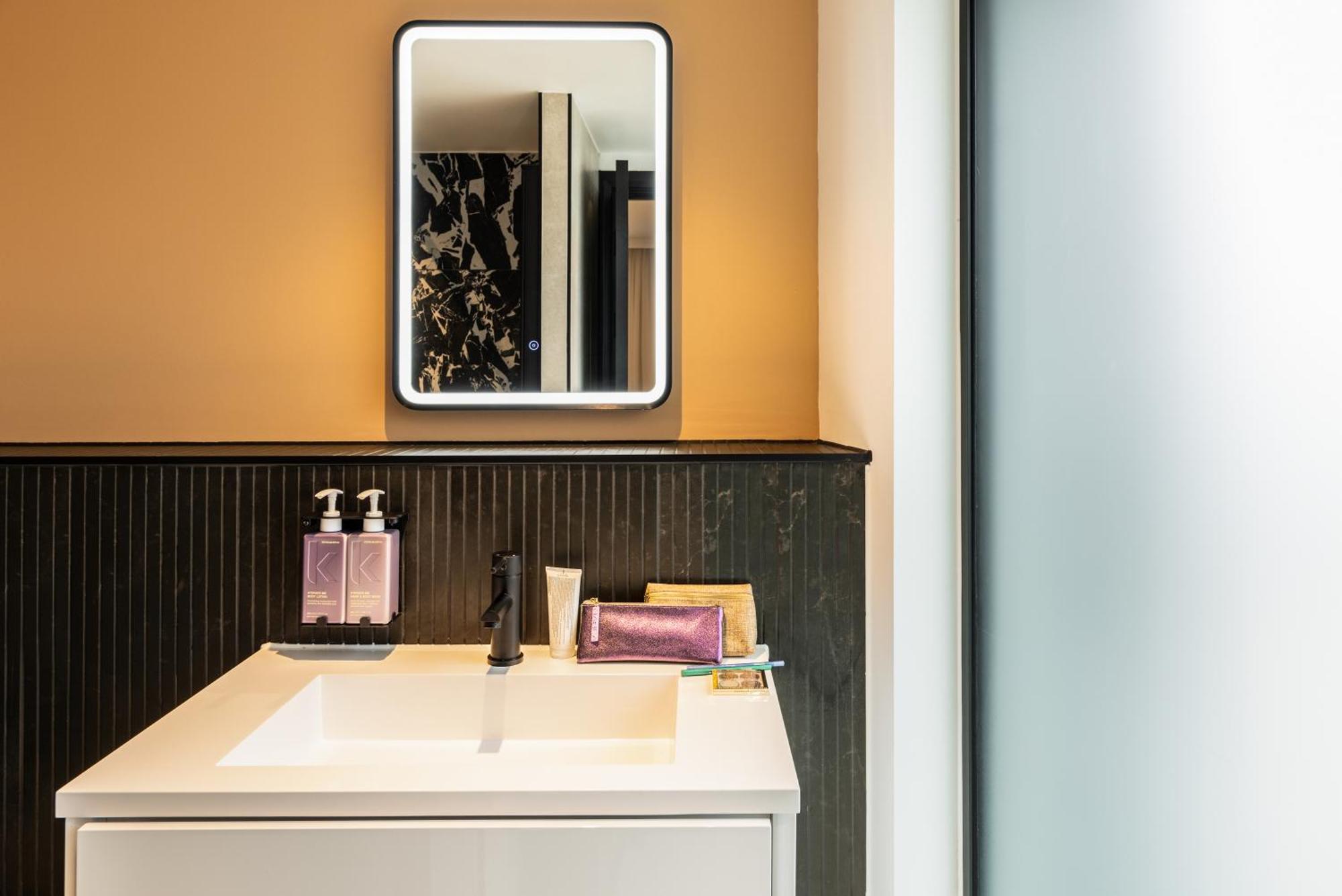 Tribe Manchester Airport By Accor Hotel 4*